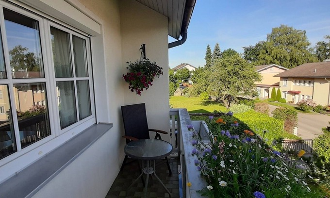 Schnaitsee Apartamento | Vacation apartment for up to 3 persons, 1st sep. Bedroom, south-facing balcony with mountain view