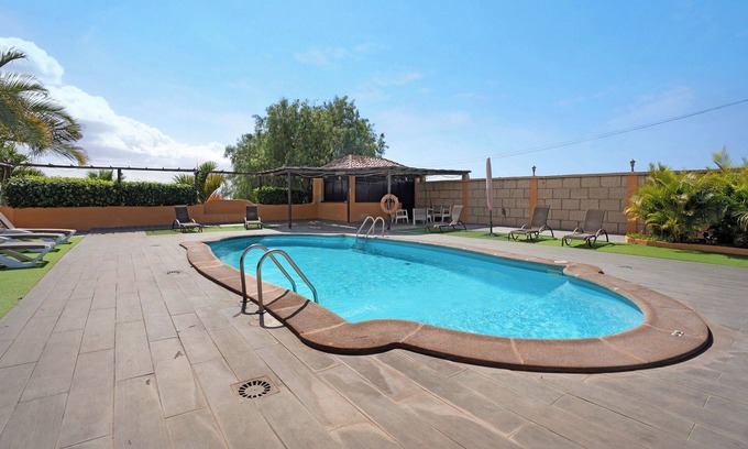 Las Galletas Apartamento | Apartamento de vacaciones 'Finca La Bonita Ap M1' con piscina compartida, terraza compartida y Wi-Fi