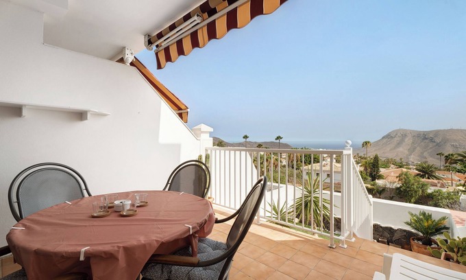 Chayofa Apartamento | Apartamento de vacaciones 'Isabel Vista Sur' con vistas al mar, piscina compartida y Wi-Fi