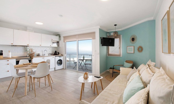 Tacoronte Apartamento | Apartamento de vacaciones 'My Pris' con vistas al mar, balcón y Wi-Fi