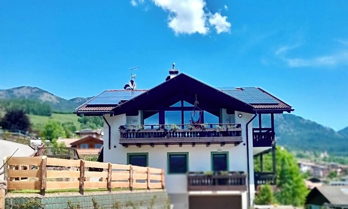 Carano Apartamento | Vacation Apartment Pozza Appartamenti SO with Mountain View, Wi-Fi & Garden