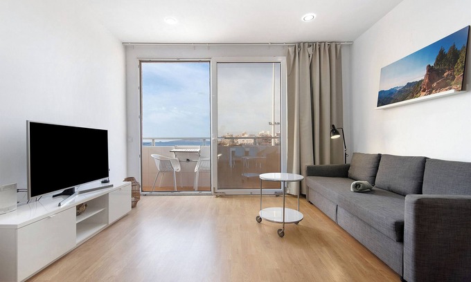 Melenara Apartamento | Apartamento de vacaciones 'Suite Playa Y Mar - Vistas al mar' con balcón y aire acondicionado