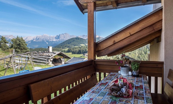 Cornedo All'isarco Apartamento | Apartamento de vacaciones "Tschigghof" con vistas a la montaña, Wi-Fi y jardín