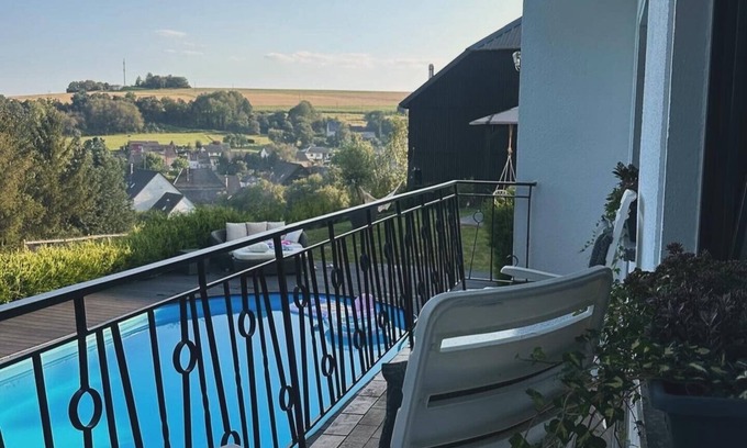 Oberkirn Apartamento | Vacation apartment with pool in the countryside, great hiking trails and ski area nearby.
