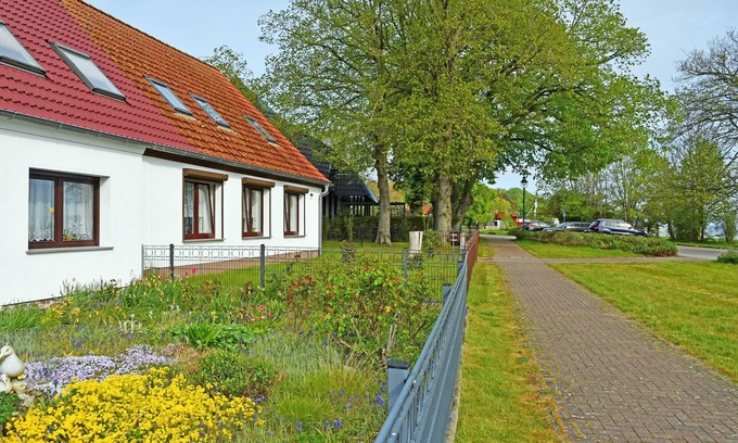Ralswiek Apartamento | Vacation apartment with sitting area in the garden on the Bodden in Ralswiek - Holiday apartment with