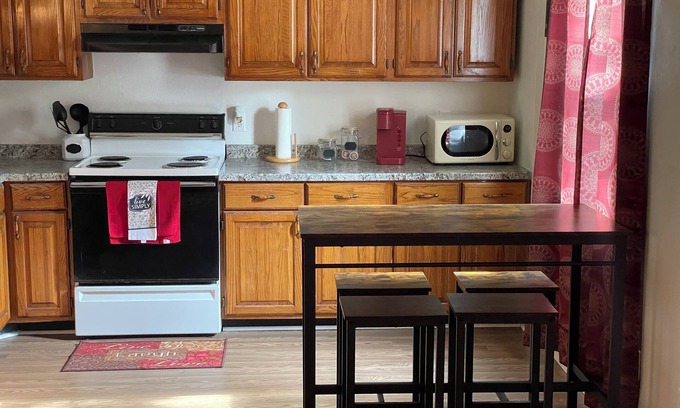 Hardy Condominio | Vacation Condo #2 2BR with full kitchen, walk to river and shops, pets welcome