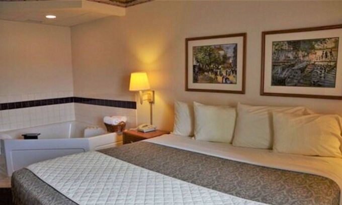 Thorp Casa | Vacation Day Is Always A Great Idea! Free Parking & Breakfast, Near Conway Park