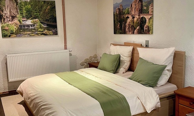 Reinhardtsdorf-Schoena Casa | Casa de vacaciones con 12 camas en zona tranquila del bosque