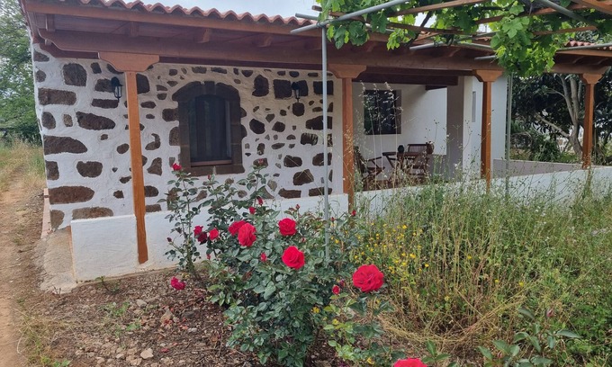 Valleseco Apartamento | Vacation Home "La Casita Abuela Paula" with Sea View, Private Terrace & Wi-Fi