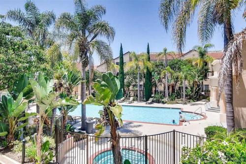 University City Apartamento | -Vacation First floor luxury condo La Jolla, Spa, Pool, Gym
