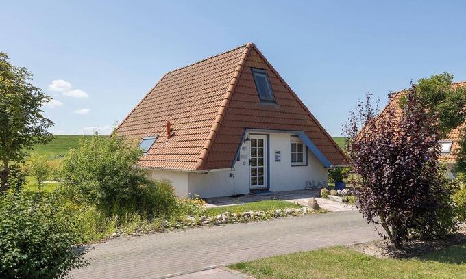 Wremen Casa | Vacation home Greifenberg. Idyllic and on the dyke.