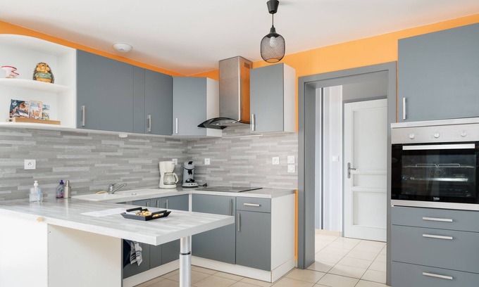 Lepanges-sur-Vologne Casa | Vacation Home "Le Repère Des Hirondelles" with Mountain View, Private Terrace & Wi-Fi
