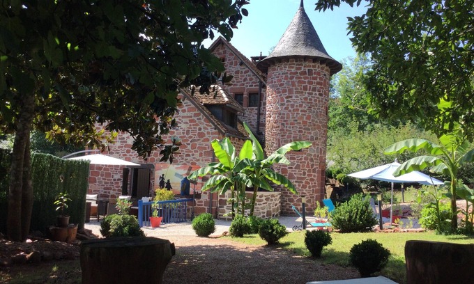 Collonges-la-Rouge Casa | COLLONGES LA ROUGE, MOULIN AND ITS COTTAGE, SWIMMING POOL, JAKUZZI, AIR CONDITIONING, WI-FI, FIREPLACE
