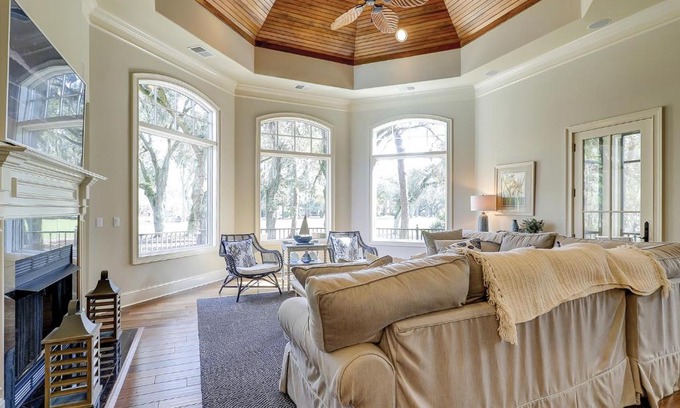Sea Pines Casa | Vacation Home 2 Kings 7 Queens 2 Sleeper Sofas Bikes & Beach Gear Included