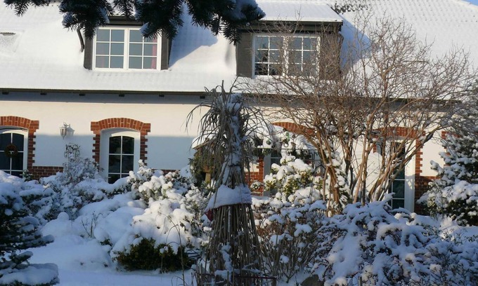 Polchow Apartamento | Vacation home, 70sqm, max. 4 pers. - Lovingly managed guesthouse in Neddesitz on Rügen