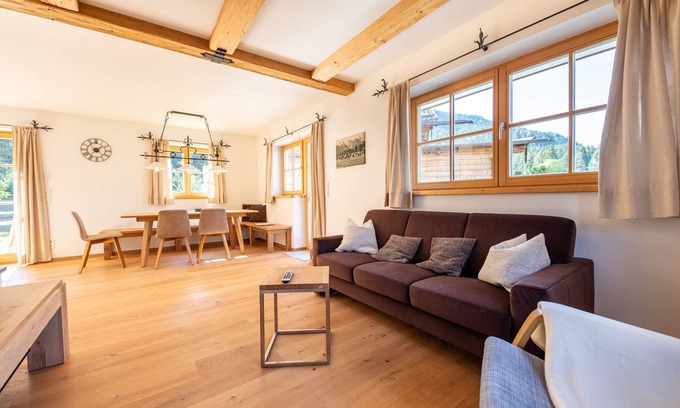 Muhldorfl Casa | Vacation home "Am Josefibrunnen" in Farchant