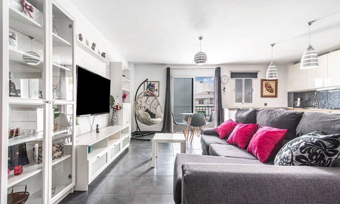 Agaete Casa | Casa Vacacional 'Bright' con Vista a la Montaña, Balcón y Wi-Fi