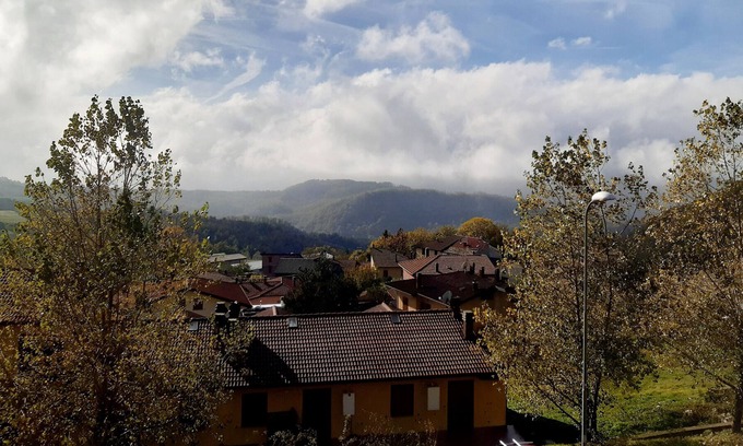 Bruscoli Casa | Casa de vacaciones "Bruscoli" con vistas a la montaña, bañera de hidromasaje y 3 terrazas privadas