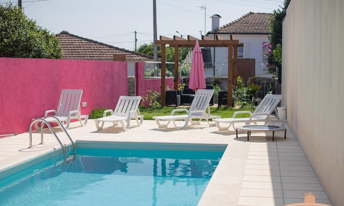 Paredes Villa | Casa da vacaciones "Casa das Tias" con vistas a la montaña, piscina y Wi-Fi