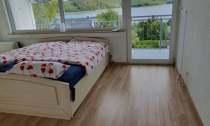 Langscheid Casa | Vacation home with panoramic view of the Sorpesee - lake is only 50 meters away