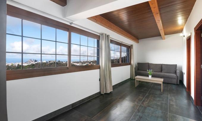 Santa Maria de Guía de Gran Canaria Casa | Casa de vacaciones 'El Mirador 2' con vistas al mar, Wi-Fi y aire acondicionado
