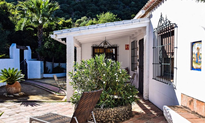 Montecorto Casa | Casa de vacaciones 'El Rancho' con vistas a la montaña, piscina, Wi-Fi y jardín