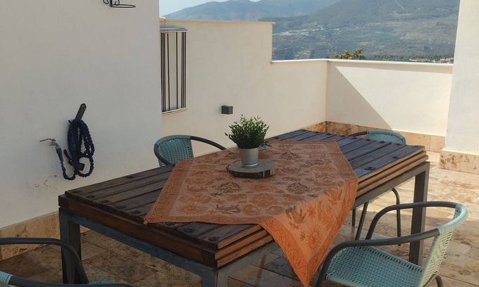 Murchas Casa | Casa de vacaciones "El Valle Verde" con vistas a la montaña, terraza privada y Wi-Fi