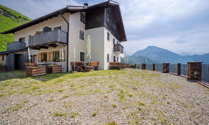 San Leonardo in Passiria Casa | Casa de vacaciones "Enzianhuette" con vistas a la montaña, 3 balcones y terraza compartida
