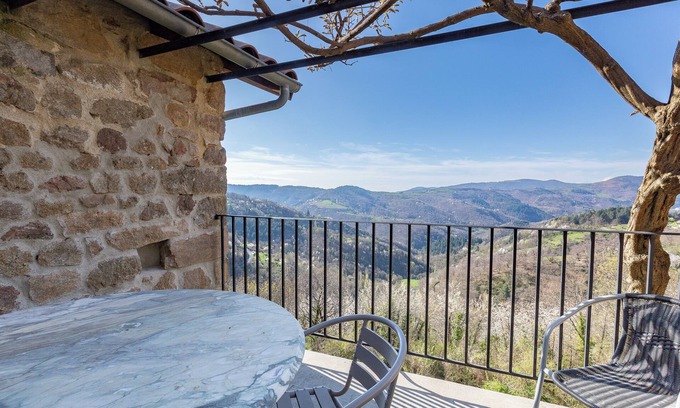 Gluiras Casa | Casa de vacaciones "Gte De Chapelèche Les Glycines" con terraza privada, balcón y Wi-Fi