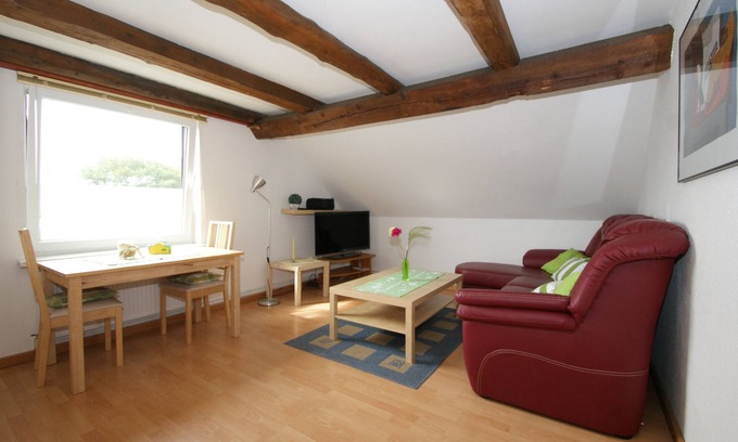 Eckwarden Apartamento | Vacation home Herter, WiFi, gr. Garden, play equipment, lounger / play area, barbecue, animals