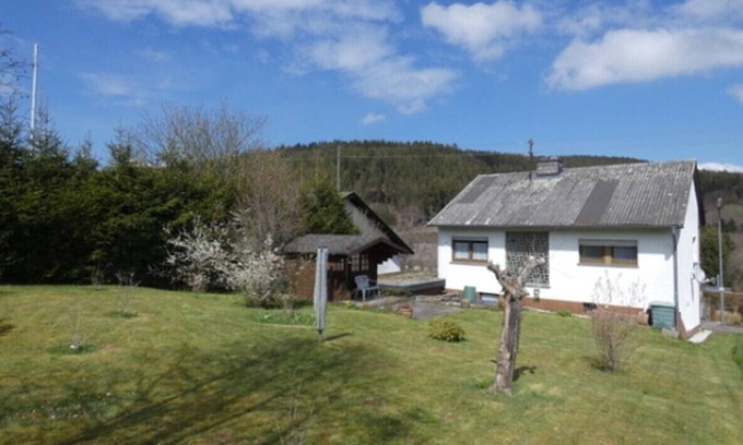 Sensweiler Casa | Vacation home Hunsrück; garden; barbecue area; child and pet friendly!