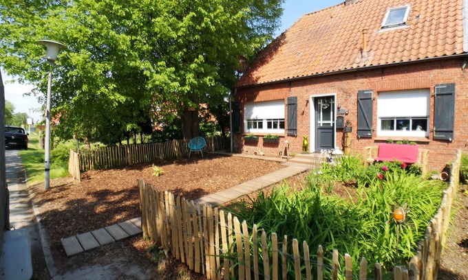 Krummhoern Casa | Vacation home Huus an`t Dörpsdiek in Krummhörn, East Frisia, near the dike
