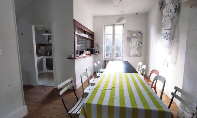 Quartier de France Casa | Vacation Home "Immeuble Et Maison Vichy" with Balcony, Private Terrace & Wi-Fi