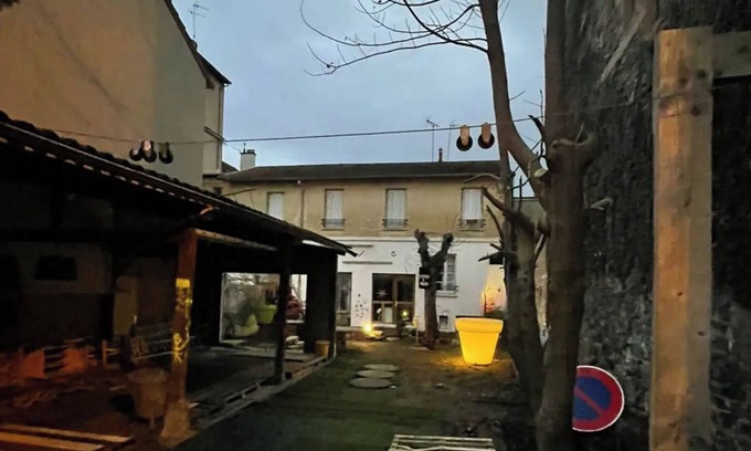 Quartier de France Casa | Vacation Home "Immeuble Vichy Avec Jardin" with Private Terrace, Private Garden & Wi-Fi
