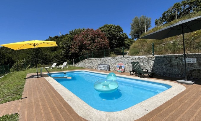 Arcos de Valdevez Cabaña | Vacation home in northern Portugal with vineyard views | Ponte da Barca