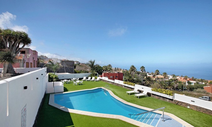 Sauzal Casa | Casa vacacional 'Linaje del Pago Listán Negro' con vistas al mar, piscina, balcón privado y Wi-Fi