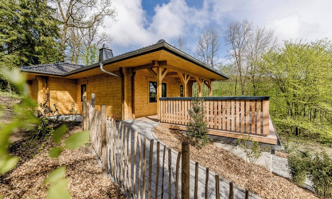 Eslohe Casa | Casa de vacaciones "Log Cabin 2 con vistas a la montaña", terraza privada y Wi-Fi en Sauerland