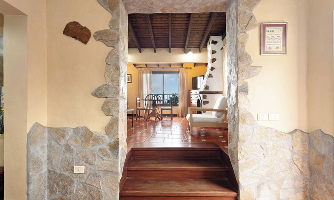 La Orotava Casa | Casa Vacacional 'Los Nardos' con Vista al Mar, Terraza Privada y Jardín Privado