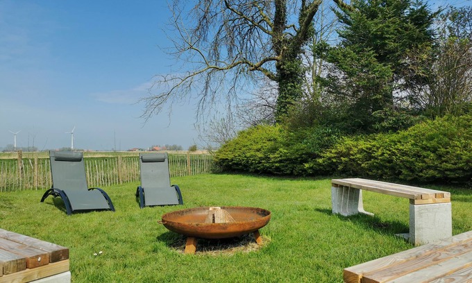 Werdum Casa | Vacation home Oll Smee 9 - Huus Twee with beach chair, fenced garden and fireplace!