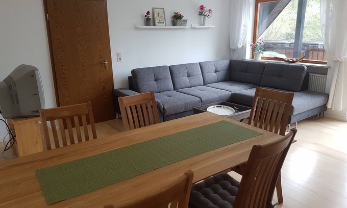 Muhr am See Apartamento | Vacation home on the 1st floor with large covered balcony