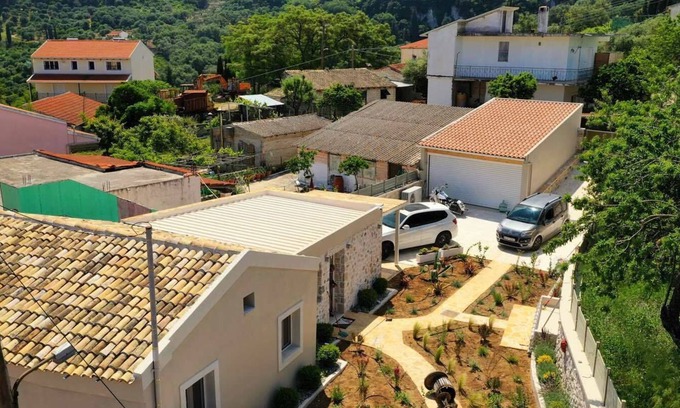Pagi Casa | Casa de vacaciones "Pagoi Village Maissonette" con vistas a la montaña, jardín privado y Wi-Fi