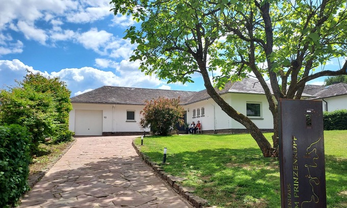 Alf Apartamento | Vacation home Prinzenkopf Apartment 96 m² with a wonderful view of the Moselle valley