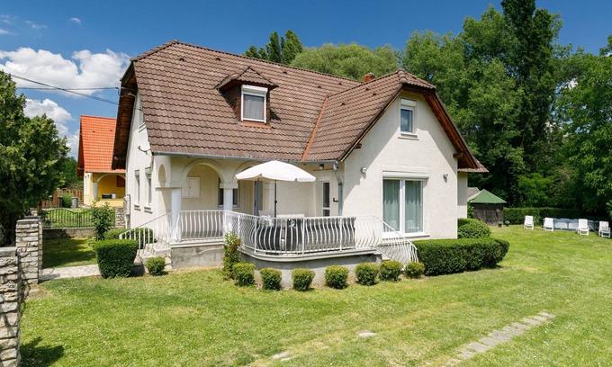 Badacsonytomaj Casa | Casa de vacaciones Racz by Interhome