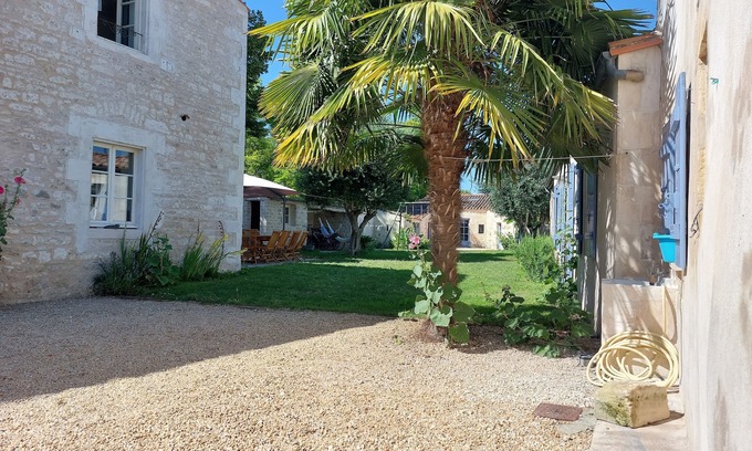 Aytre Casa | Vacation home rental with pool and beach for 10 people