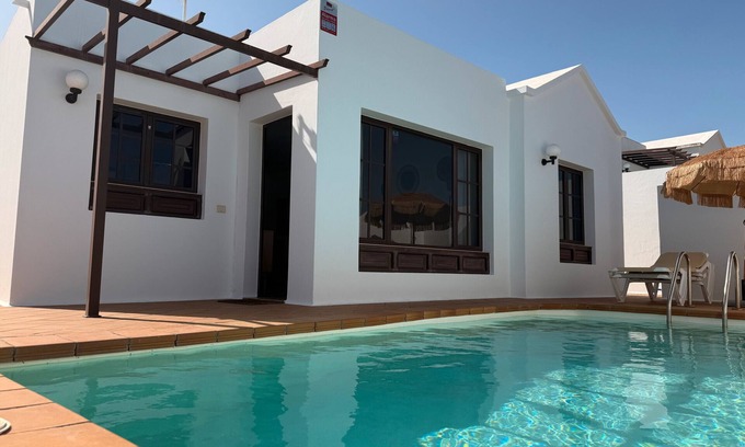 Tias Casa | Vacation Home 'Timanfaya' with Sea View, Private Pool and Wi-Fi