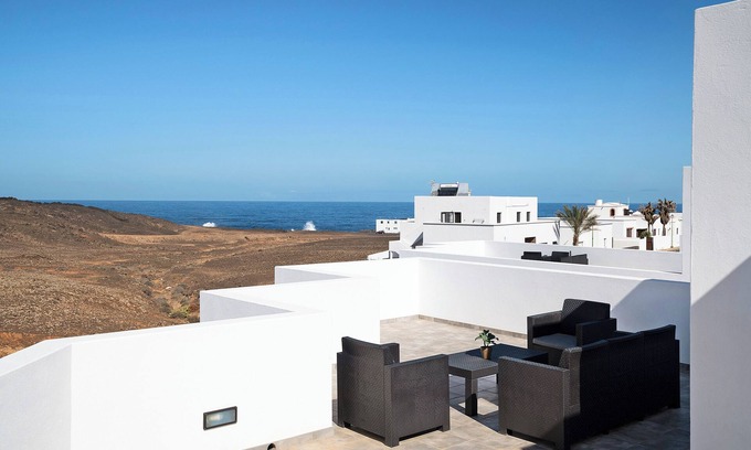 La Santa Casa | Casa de vacaciones 'Tritón 6' con vistas al mar, Wi-Fi y aire acondicionado