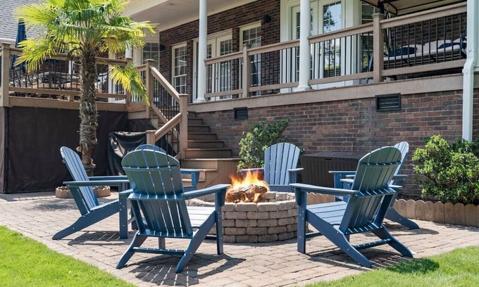 Westport Casa | Vacation Home w/Private Dock, Kayaks, Hot Tub, Pets OK