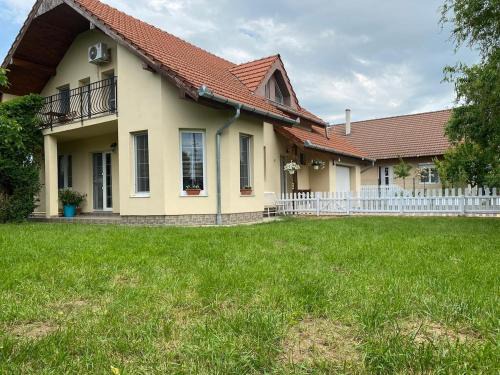 Sanmartin Casa | Vacation Home with Garden