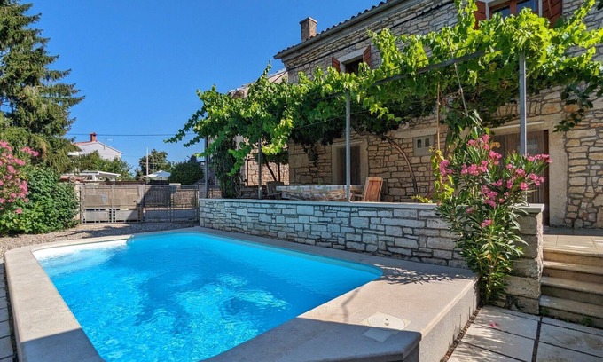 Peresiji Casa | Vacation home with pool and beautiful terrace