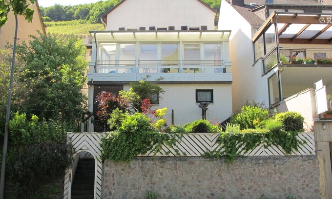 Uerzig Casa | Casa de vacaciones con vista despejada al Mosela, jardín de invierno, 6-10 personas, 3 baños